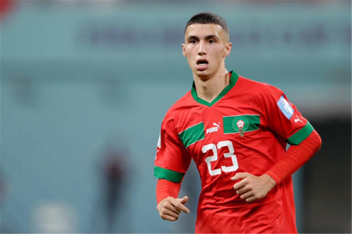 لاعب مغربي قريبًا بالدوري الإنجليزي