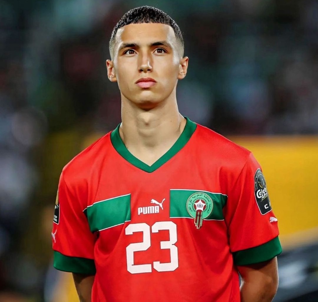 لاعب مغربي قريبًا بالدوري الإنجليزي